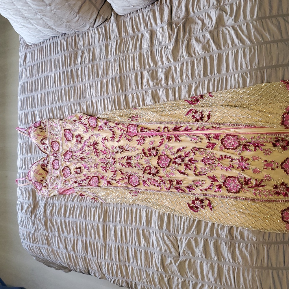 Jovani nude/pink  Embellished Gown with Slit Size 14 runs small  never worn NWOT - Picture 9 of 13